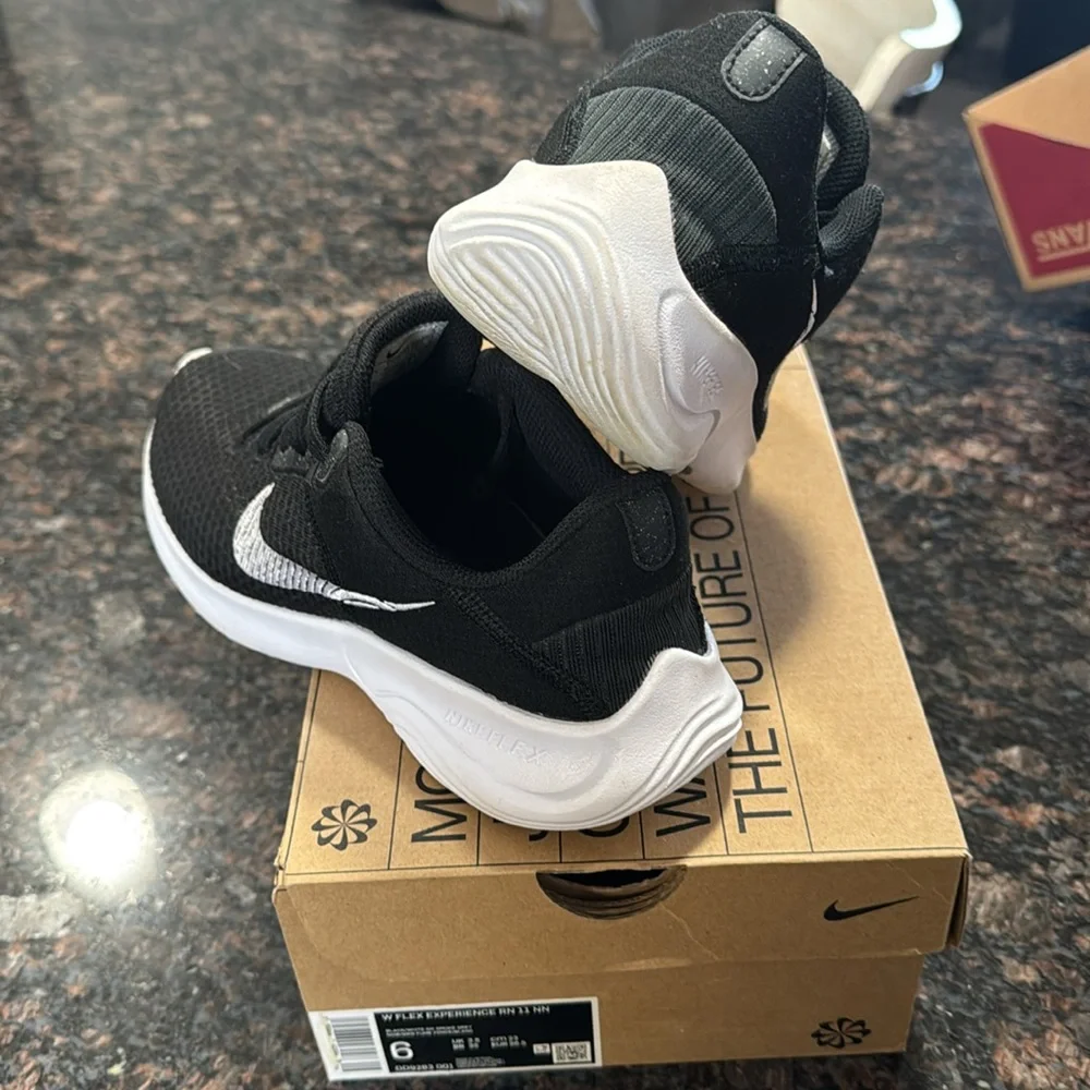 Nike Flex Experience RN 11 NN - Picture 3 of 5